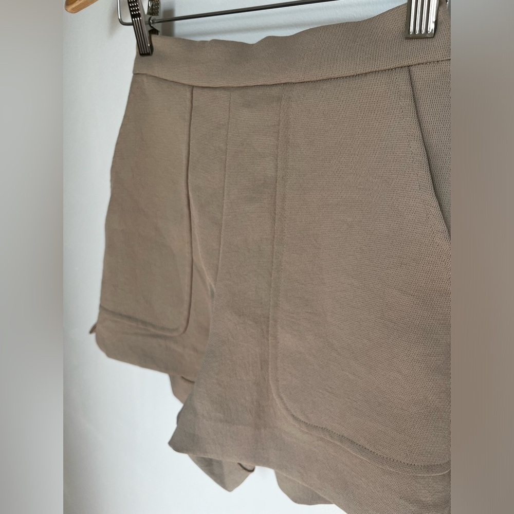 Wilfred Beige Elastic Waist Shorts XS